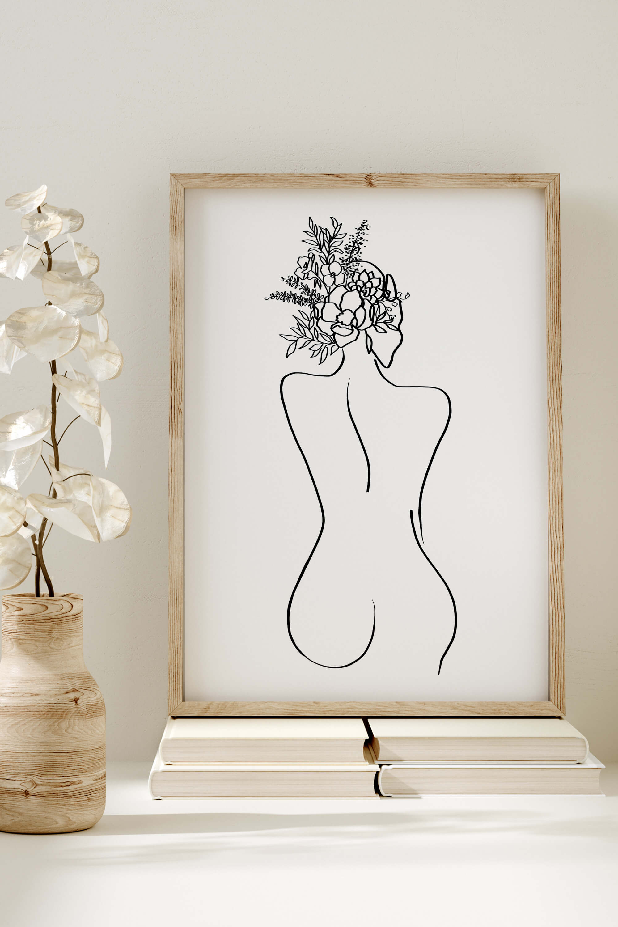 Explore the synergy between a flower head and a female body in this carefully illustrated print. A visual story of empowerment and natural beauty unfolds in this captivating artwork.