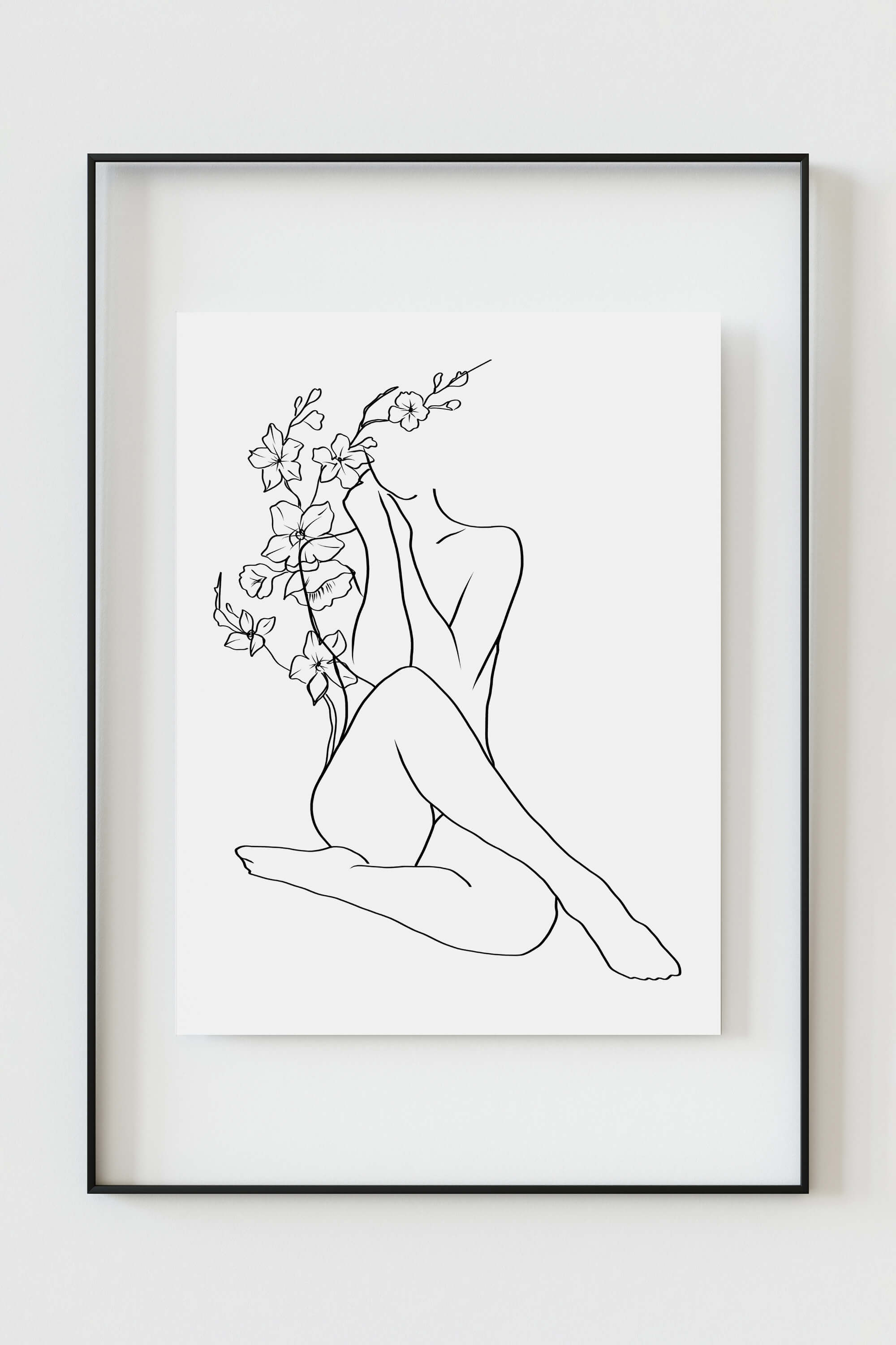 Contemporary feminine female body poster in black and white, setting trends in home decor. A sophisticated addition to your space, resonating with classic femininity.