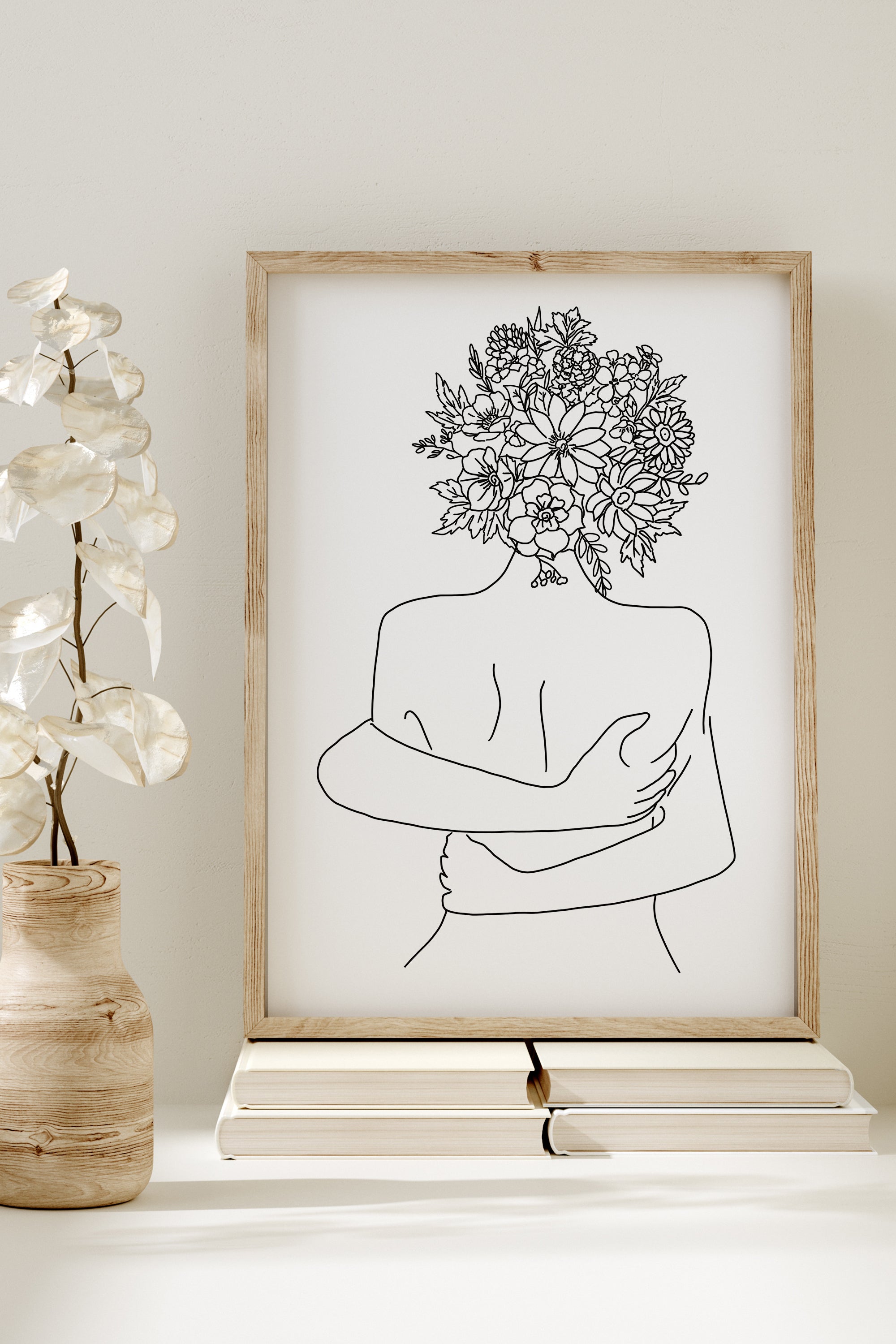 Minimalist and intimate, this print intertwines abstract floral elements with fascinating lines, telling a visual narrative of a unique love story.